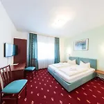 Hauptbahnhof Szálloda 3*