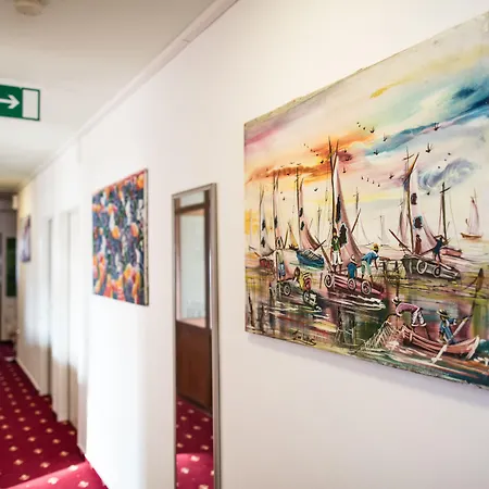 Hotel Hauptbahnhof 3*